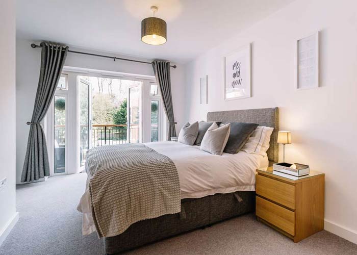 bedroom 5772286 2